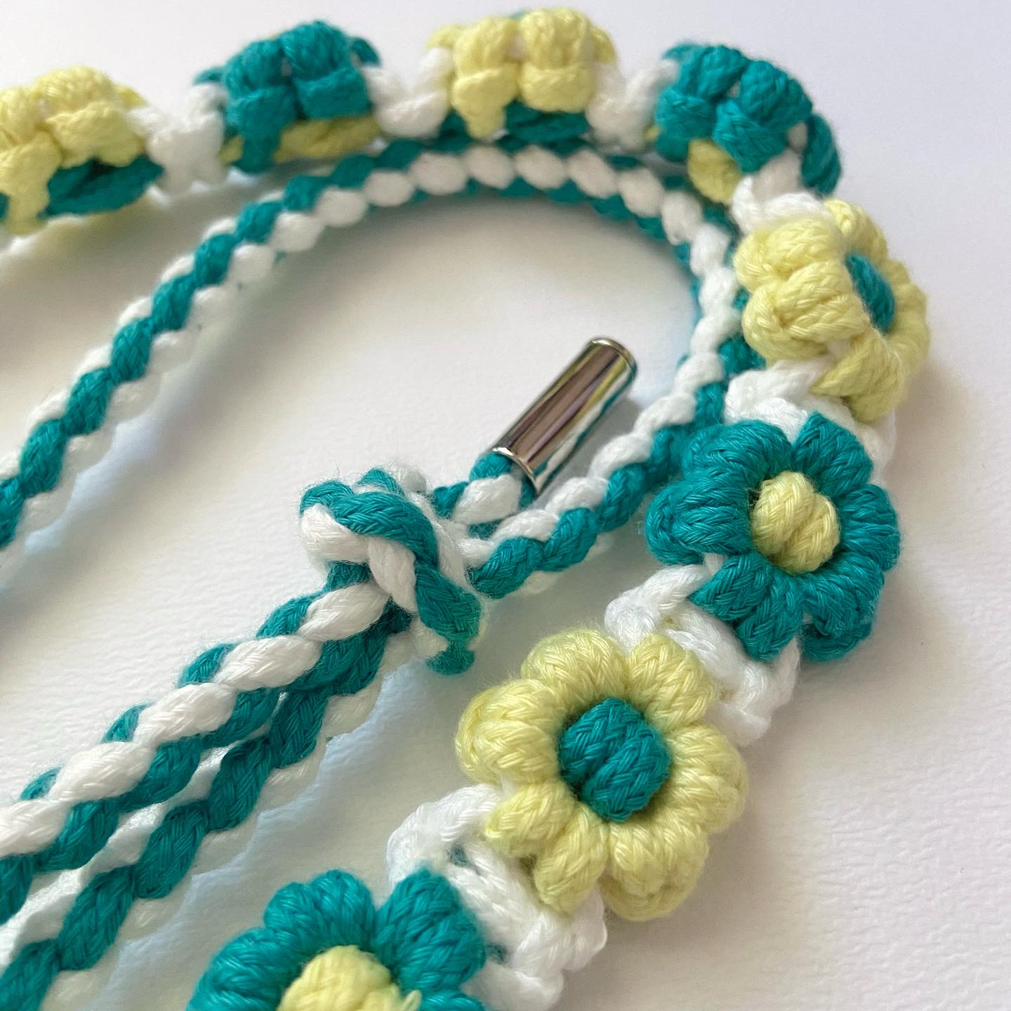 [Tặng thẻ cài ĐT] Dây Đeo Hoa Macrame Handmade – Đa Năng, Điều Chỉnh Độ Dài