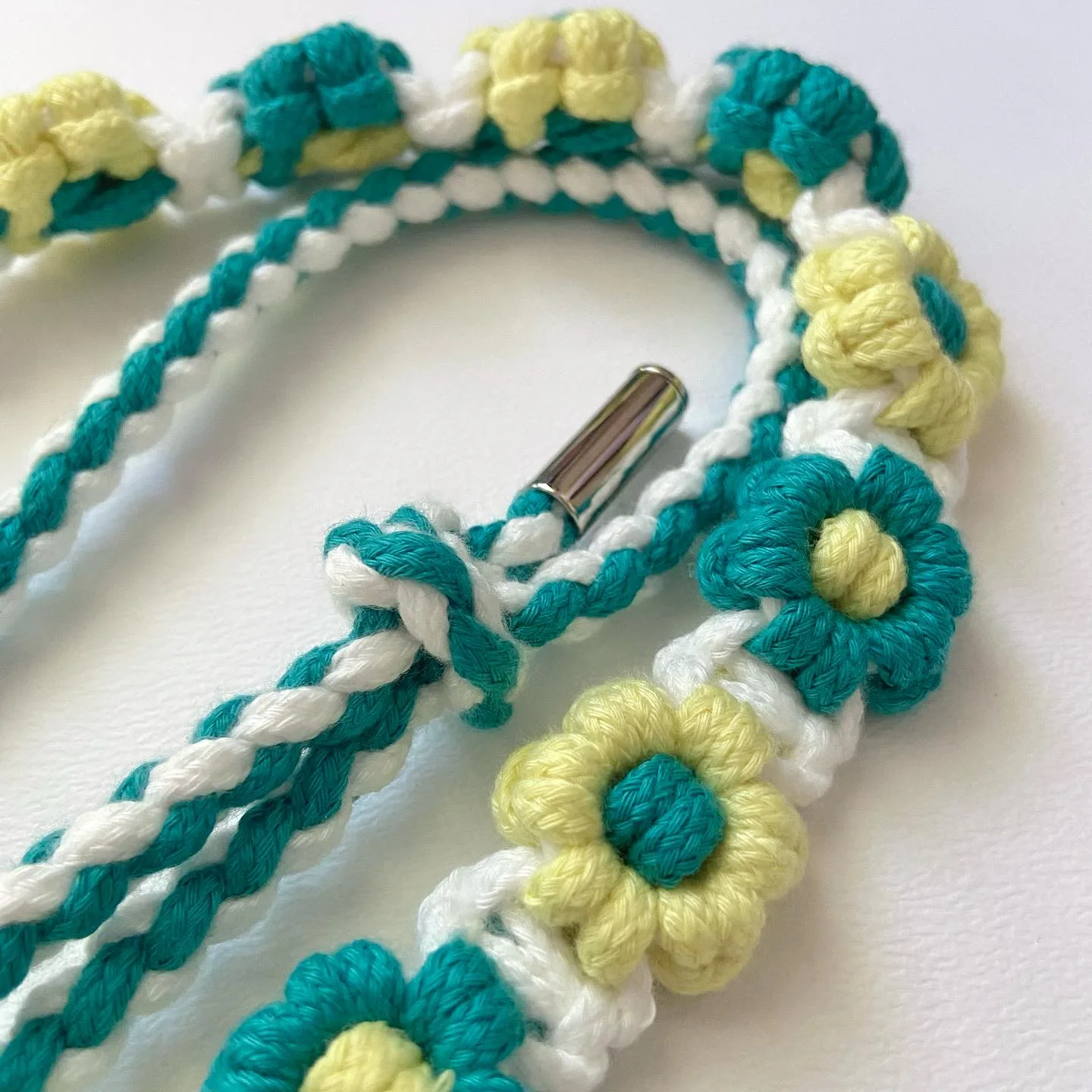 [Tặng thẻ cài ĐT] Dây Đeo Hoa Macrame Handmade – Đa Năng, Điều Chỉnh Độ Dài